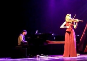 Toptalent Chloë  Elsenaar speelt onder begeleiding van Adriaan Stoet